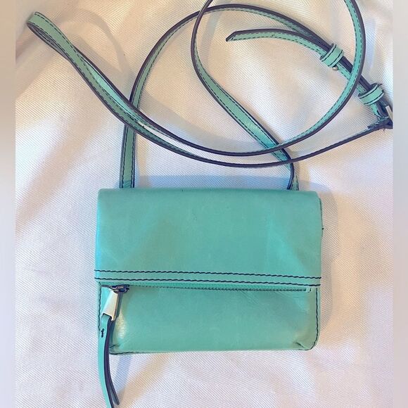 HOBO crossbody travel wallet, mint green, like new! Spring vibes! - Picture 1 of 11